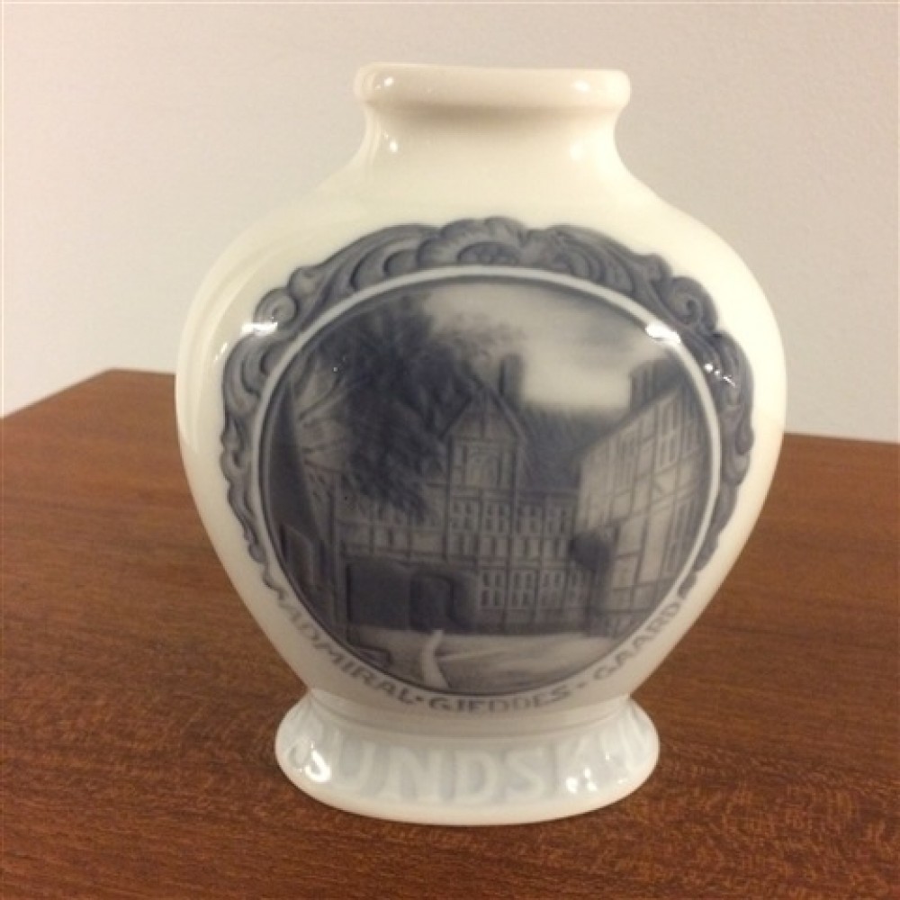 KongeligPorcelnRundskueVase-36