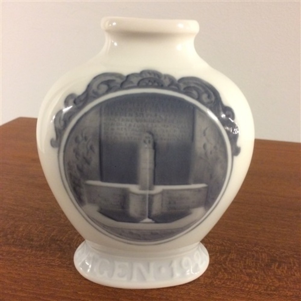 KongeligPorcelnRundskueVase-36